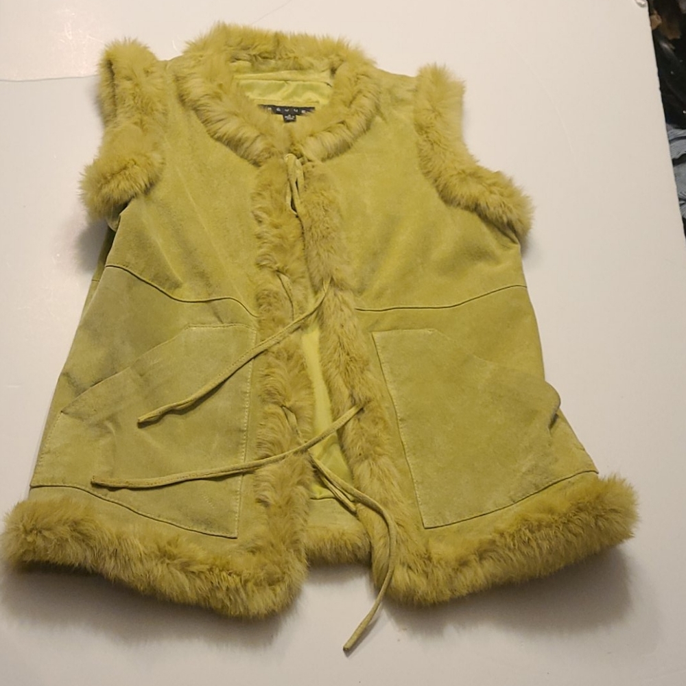Green suede leather vest size 8 Revue.